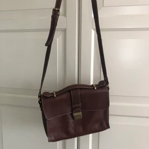 Brun väska  - Väska köpt second hand 
