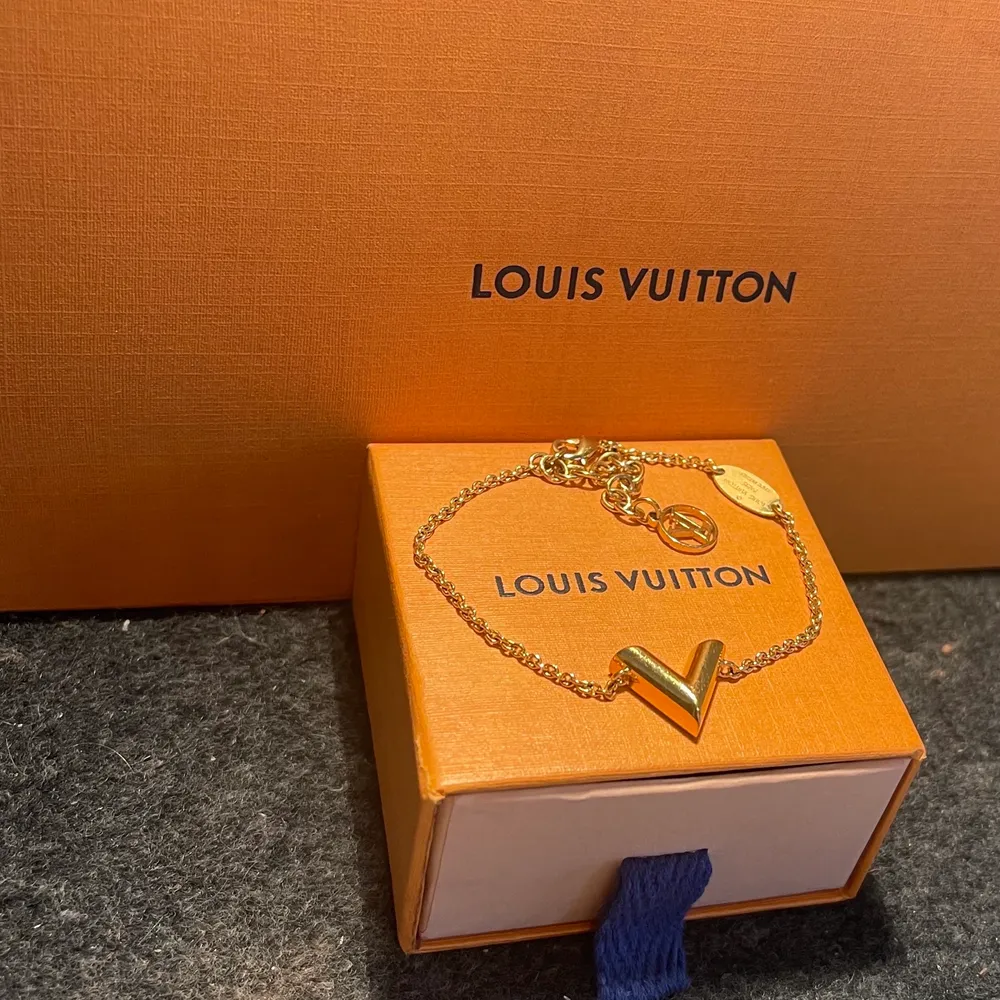 Louis Vuitton armband. Fint skick. Köpt via Louis Vuittons hemsida den 5/6-2020. Nypris 3 000kr. Kvitto, dustbag och kartong finns. Accessoarer.