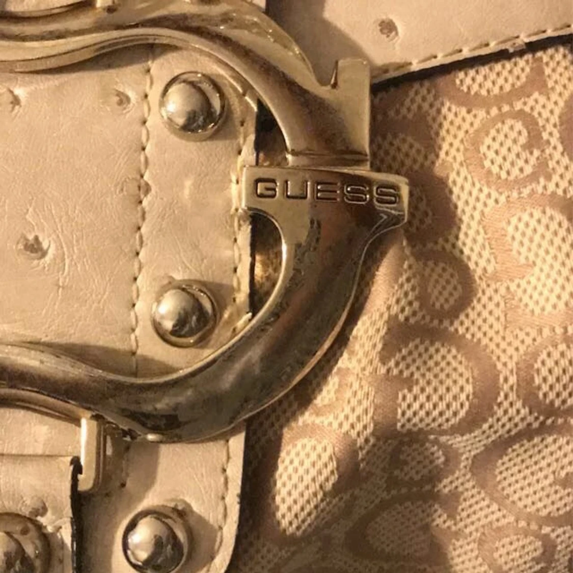 Guess axelväska  - 91