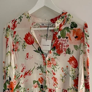 Klassisk klänning helt oandvönd - Skön somrig klänning från Zara