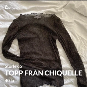 Genomskinlig topp - Genomskinlig topp från chiquelle, perfekt att ha en spetsig topp under, knappt använd, 40kr+frakt