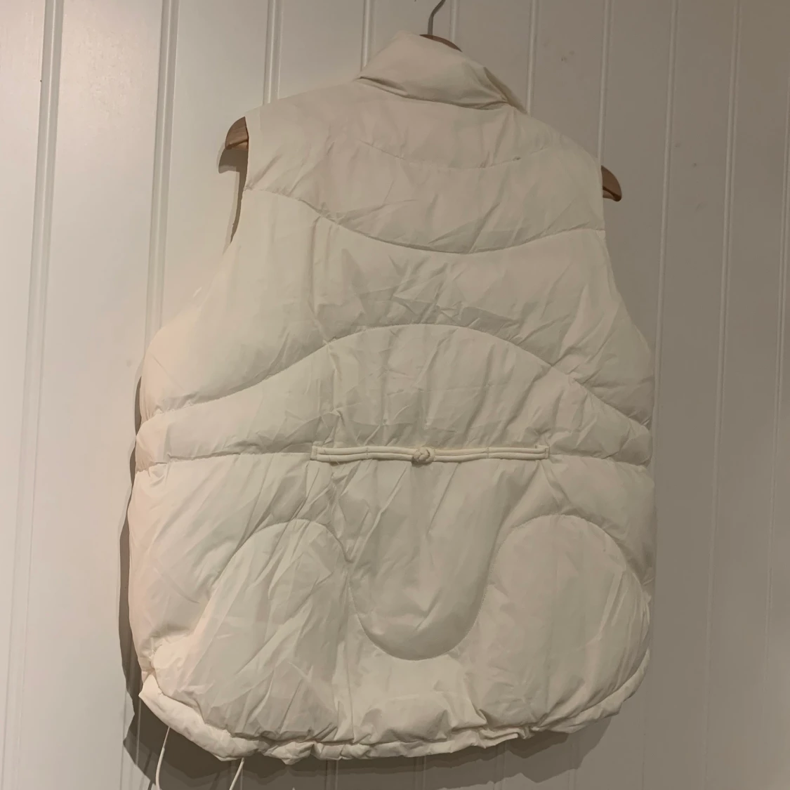 Vit väst, onesize; M-L? - 91