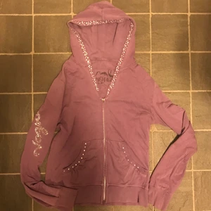 Cool kofta - Snygg kofta i lila färg med gems😍 står att det är L men passar mindre storlekar!