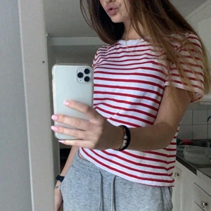 Randig T-shirt  - Köpt från Zara, strlk S, passar även xs💓💓
