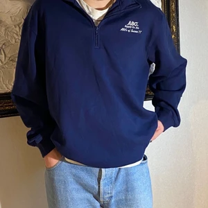 Chosen Vintage Sweatshirt  - ABC halfzip sweatshirt, sitter som en L. Kom dm för mått eller andra frågor!!