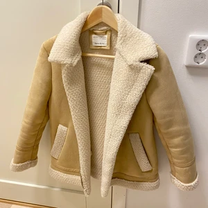 Vinter jackor - Säljer två fina och varma jackor. 250kr/st eller båda för 400kr. Från Zara kids men passar en S.