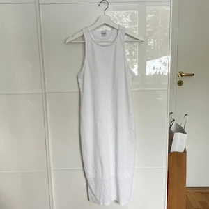 klänning - vill bli av med en hel del, se profilen, pris kan absolut diskuteras! 