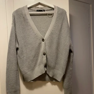 Fin kofta storlek M - En fin kofta i storlek M. Knappt andvänd. 120 inkl frakt😌