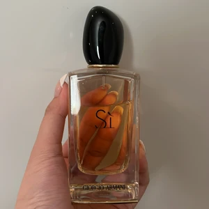 Giorgio Armani si parfym 100 mö - Används lite, se andra bild. Pris går att diskutera 