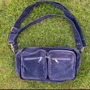 Noella skuldertaske  - Sælger denne fine taske fra NOELLA. Brugt få gange, men ingen tegn på slid.                                                                                        Mindste pris : 249kr.       Ny pris : 500kr