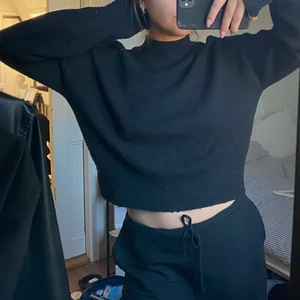 Stickad - Stickad tröja från & Other stories. Den är noppig, därav priset