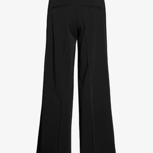 Kostymbyxor  - Helt oanvända kostymbyxor från samsoe. Långa och mellan/lågmidjade, raka.  Skriv för fler bilder😀 (priset kan diskuteras)