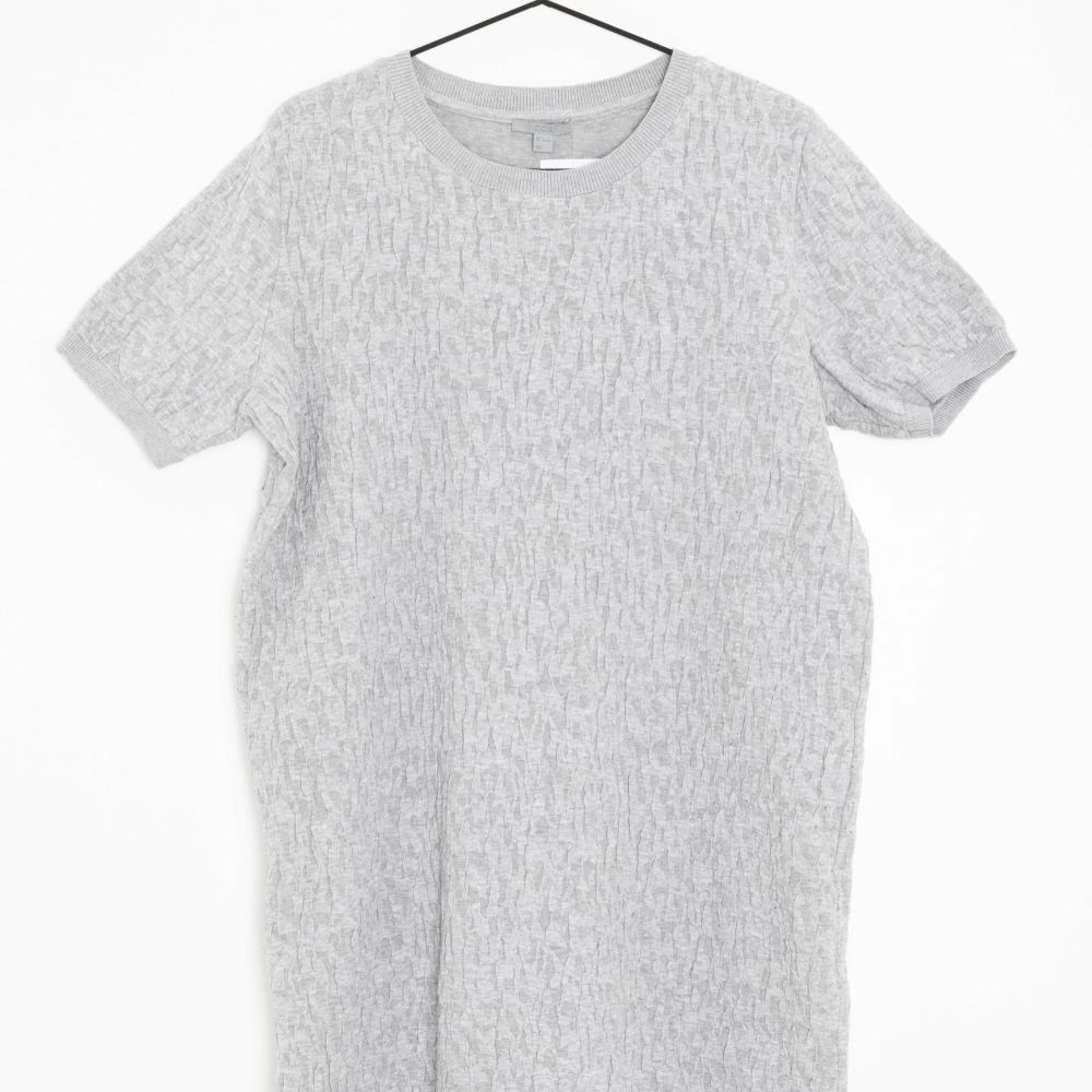 Säljer denna supersköna gråa klänning från COS, använd 1 gång. 🌟. Klänningar.