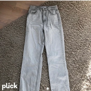 Byta zara jeans - Hej skriv om någon har dessa byxor i storlek 34 eller 36. Jag har ett par i 38 men det är alldeles för långa för mig. Passar typ alla från 170-180. Kan tänka mig att sälja för 250 om någon är intresserad 💓💓