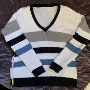 Ivyrevel tröja  - Varm tröja, slapp. Stickad. Strl xs 