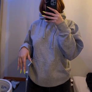 2pac hoodie - Sitter ganska tajt men fint, storlek S. Köpt från patches and pins. 