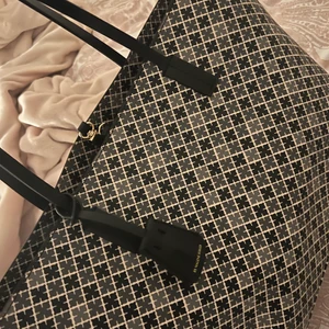 By Malene Birger Copenhagen - Säljer min jätte fina väska från malene Birger, köpt i Oslo och har använt den en del. Dock finns det ej några tydliga märken på den eller skador:) ska köpa en ny det är därför jag säljer den.💗💗🥰  köpt för 2400kr säljer den för 1600kr