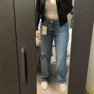 Bershka jeans - Funderar på att sälja ett par jeans från bershka som är lik zara mid waist modellen! Frakt tillkommer! 💓