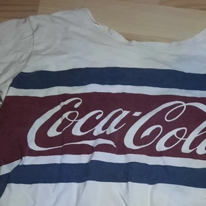 En Coca Cola tröja - Säljer en Coca-Cola tröja väldigt snygg!