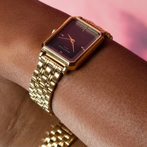 SÖKER  - SÖKER denna klocka eller likande 