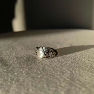 Ring ”Rose” - Här är vår ring Rose! ❤️                                                                   Storlek: 17.5 och 17                                                                     Material: Nysilver