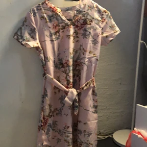 En fin blomning klängig 🌸 - En fin klänning passar bra till sommaarn 