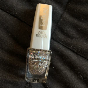 Glittrigt nagellack  - Glittrigt nagellack från isadora. Helt oanvänd!