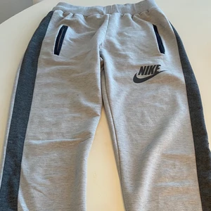 Nike mjukisbyxor storlek 42/44 - Ganska bra skick och inte så gammal