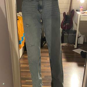 Jättesnygga långa jeans från Gina i storlek 36! Endast provade. Jag är 182cm lång. 
