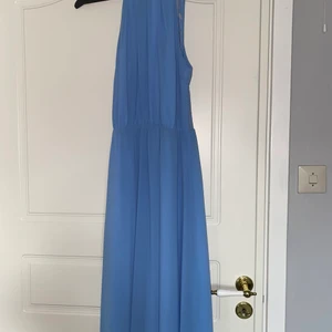  Balklänning  -  Fin blå klänning har använt bara en gång.