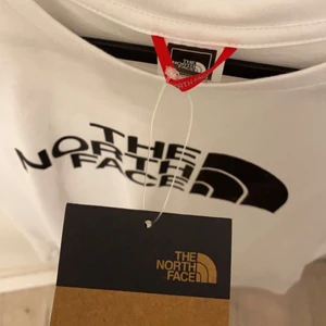 The northe face t-shirt - Helt ny t-shirt från the north face, prislapp kvar strl M❤️