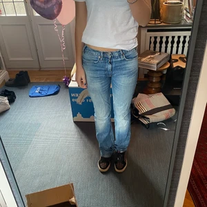 Lågmidjade zara jeans - Ett par fina zara jeans, har ett par likadana men sitter inte på samma sätt kolla min andra annons. Jag är 173 (intressekoll)