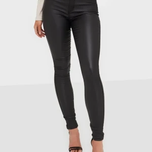 Läder byxor  - Säljer nu mina läder byxor har 2 par  Ett par i stl M och ett par i stl L  Stl M använda 2 gånger fint skick 200  Stl L använda lite mer 150kr