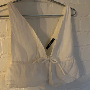  topp - En jättefin topp ifrån bikbok säljer eftersom att de inte passar.Är ganska stor i storleken så är mer som en S/M💕