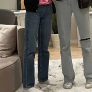 Zara jeans strl 34💞 - Nu säljer jag mina zara jeans !💞 Helt nya och oanvända med prislapp kvar. 34 storlek men lite små i storleken💞