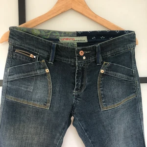Flared low waist jeans i storlek 28 - Superfint skick, stretchigt tyg. Tyvärr för små för mig. Hör av dig om du är intresserad 🎀 gratis frakt💌