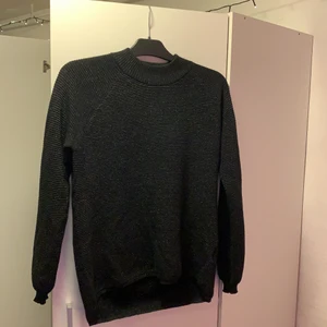 Tjockare tröja - En jättefin tröja som är använd ett fåtal gånger. Storlek XS, säljer då den inte passar längre!✨  