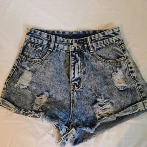 Shorts  - Knappt använda. 