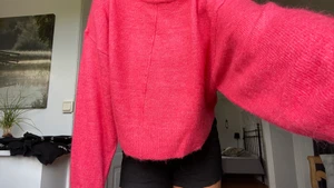 Stickad tröja - Rosa stickad tröja. Använda endast ett fåtal gånger. I väldigt bra skick. 