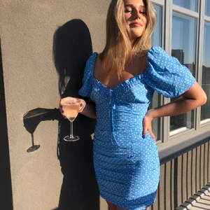 Klänning  - Blå prickig klänning: Stl S, 200 :-