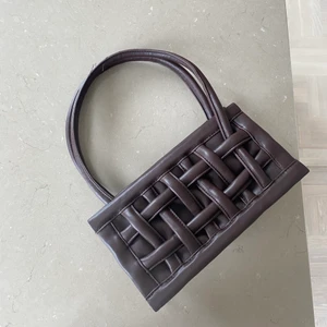 Brun oanvänd väska - Frakt tillkommer 