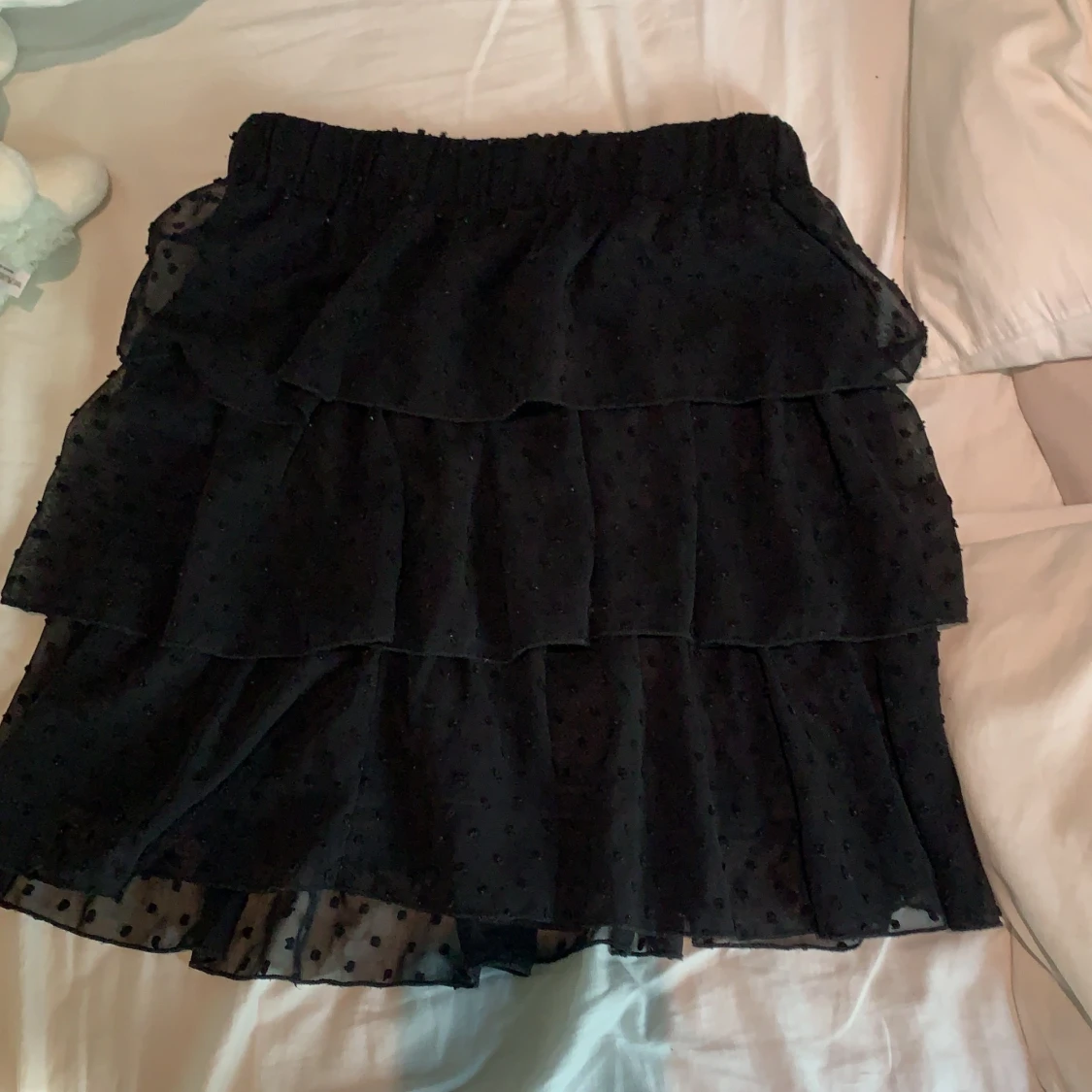 Svart volangkjol i strl S - 91