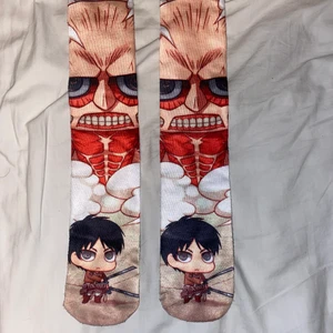 Anime strumpor☀️ - Roliga attack on titan strumpor! 😅 Aldirg använda och är i storleken ONE SIZE ❤️