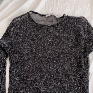 Genomskinlig glittrig topp  - Från nakd 