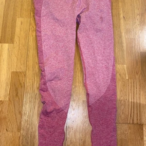 Gymshark tights - Tights från gymshark i bra skick, säljes då dem är för små för mig! 