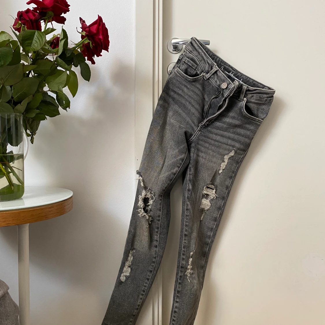 Grå ripped skinny jeans