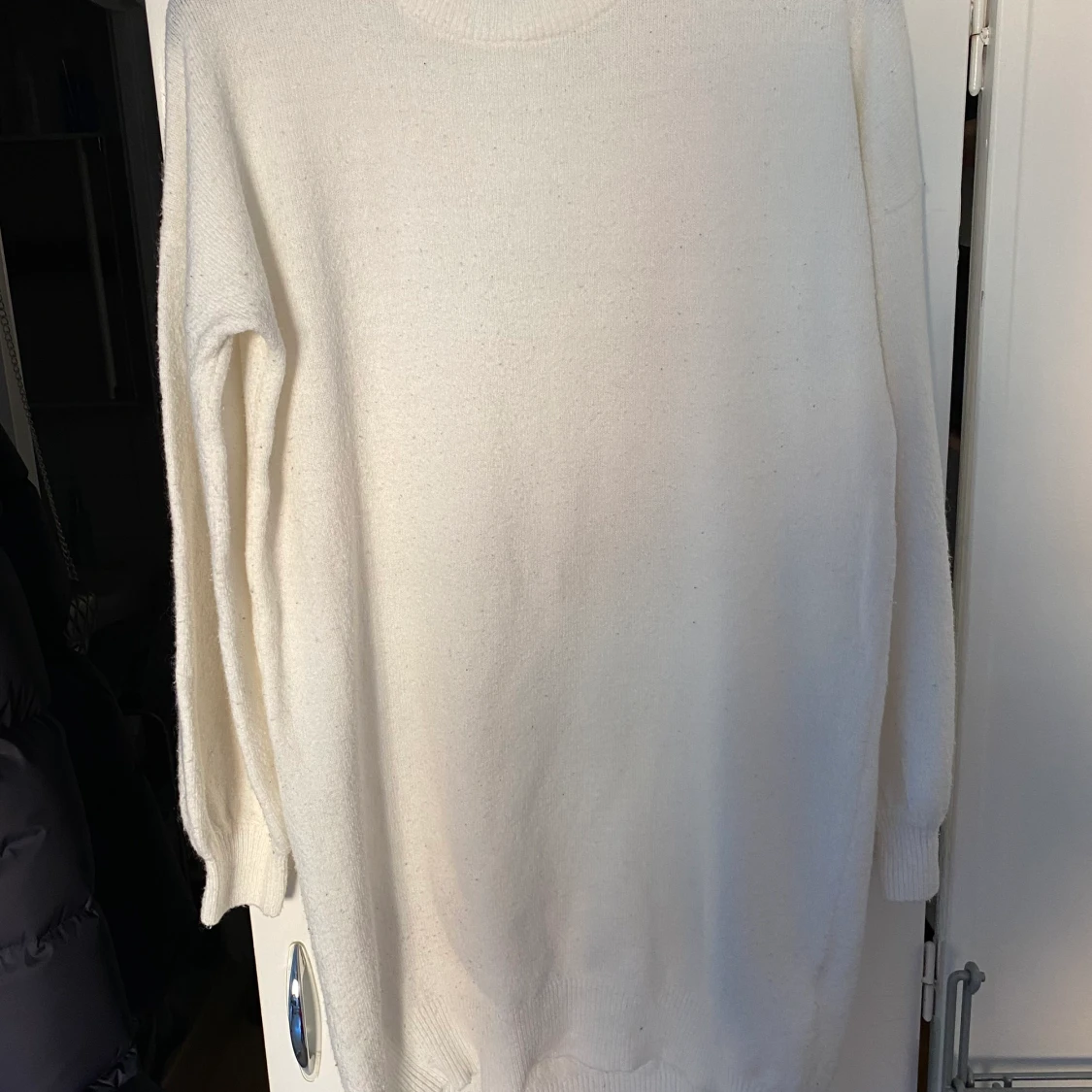 Skön tröjklänning i vitt BIK BOK stl S