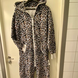 Orcbite onepiece Strl M - Leopard Onepice Storlek M 