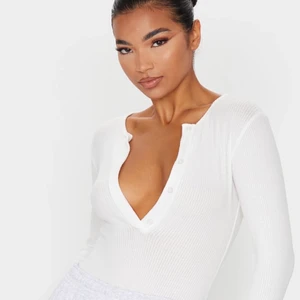 Body - Vit body från pretty little things