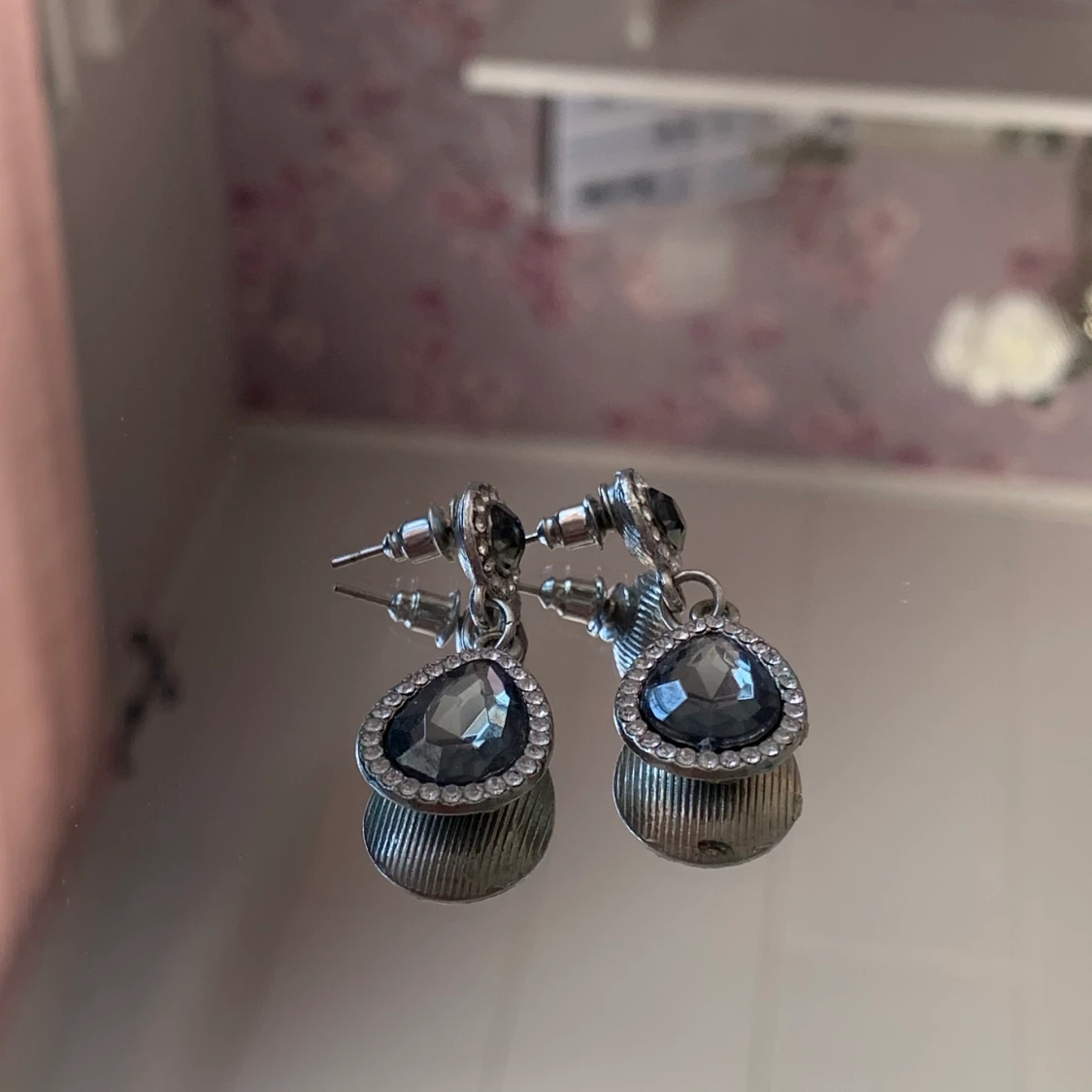 Örhängen med ”stenar”